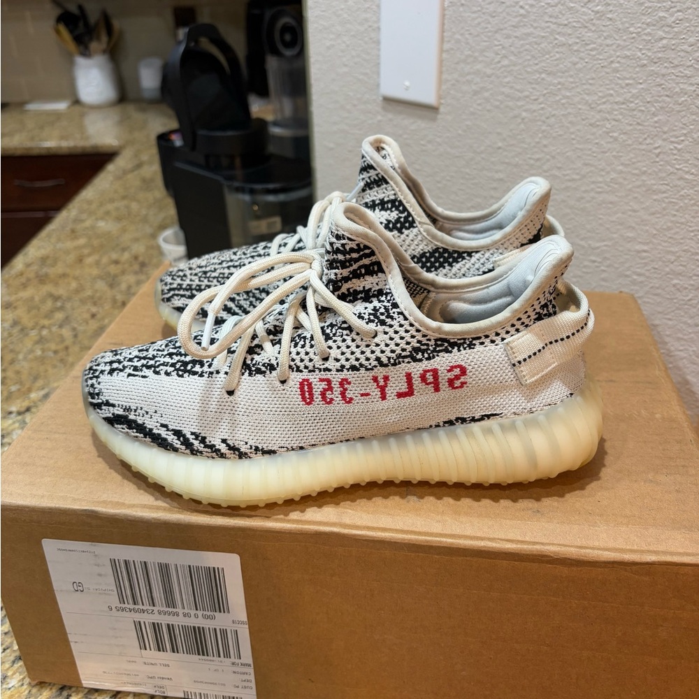 Yeezy 350 v2 zebra size 5.5